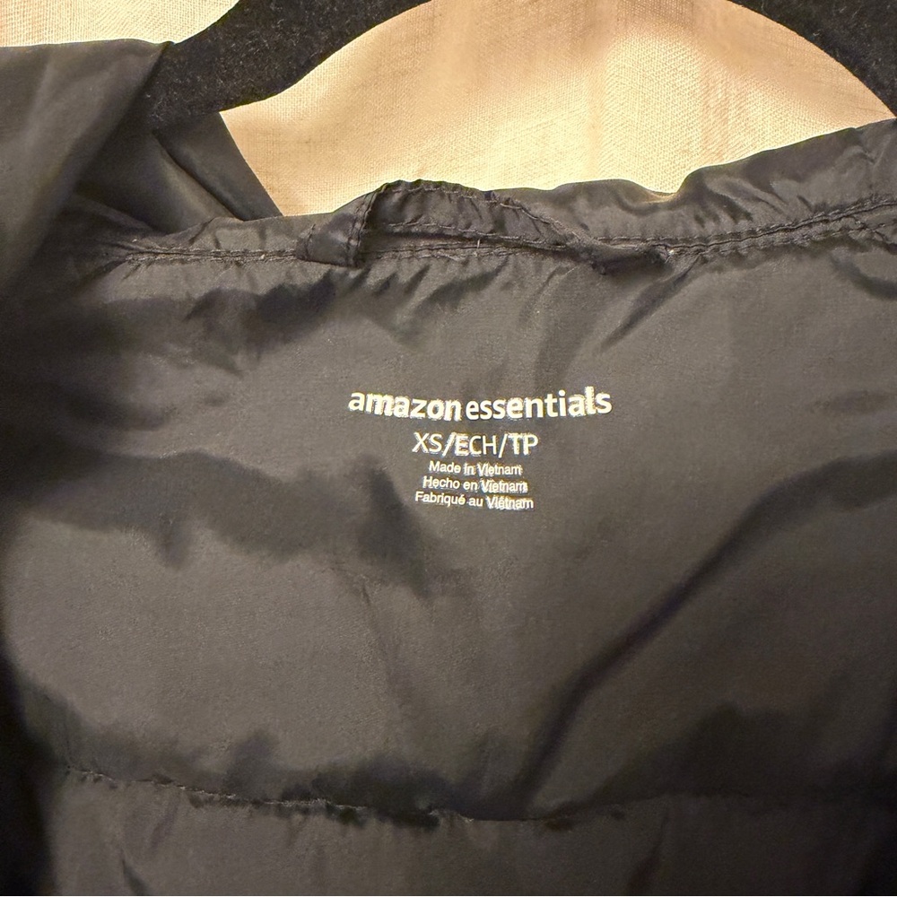 Amazon Essentials Puffer Jacket - Picture 8 of 9